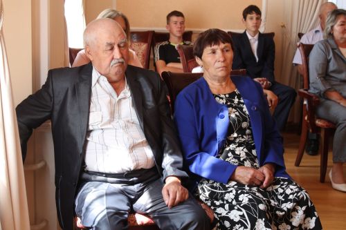 В Алексеевском районе чествовали юбиляров семейной жизни