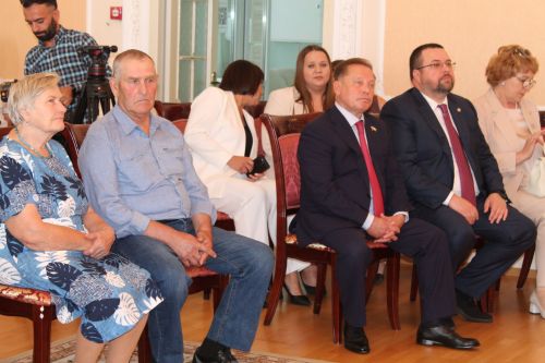 В Алексеевском районе чествовали юбиляров семейной жизни