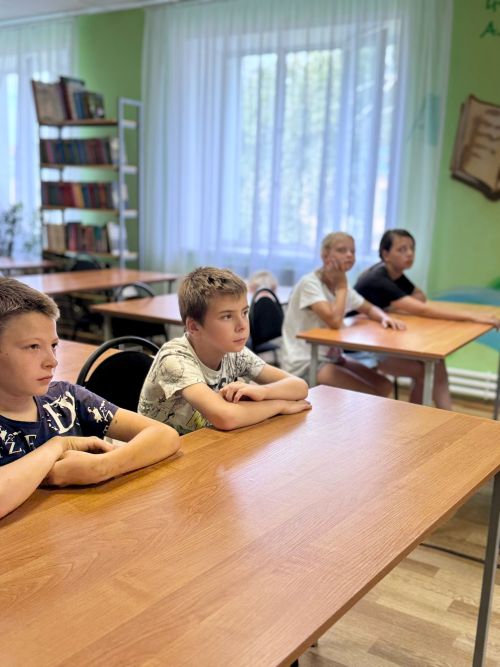 Алексеевская библиотека провела час памяти «Ангелы Донбасса»