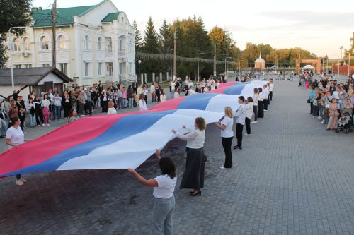 В Алексеевском отметили День государственного флага и чествовали таланты