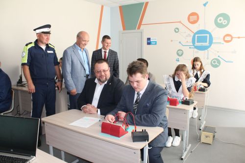 В Алексеевском районе открыли обновленную Сахаровскую школу