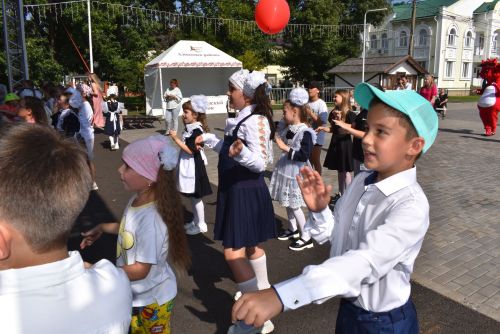 Праздник для школьников прошел на Соборной площади