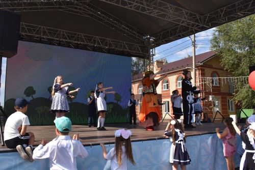 Праздник для школьников прошел на Соборной площади