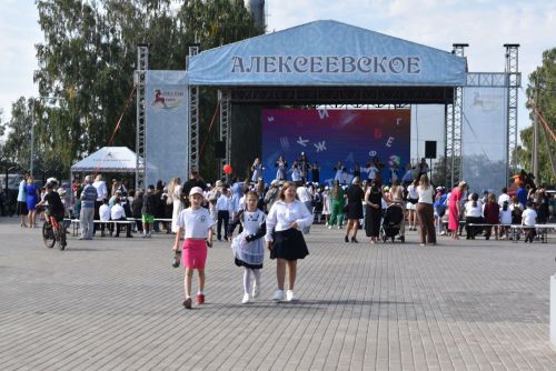 Праздник для школьников прошел на Соборной площади