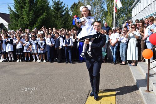 В Алексеевском районе стартовал новый учебный год для почти трех тысяч школьников