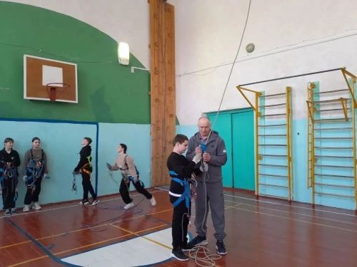 На базе Левашевской школы прошли тренировки по спортивному туризму