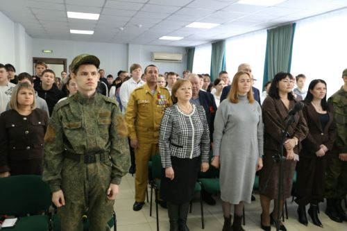 Встреча с героями: студенты Алексеевского колледжа поговорили о долге с ветеранами