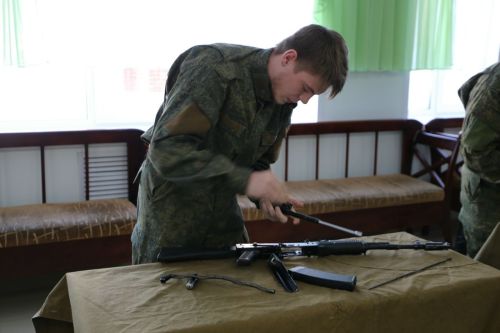 Встреча с героями: студенты Алексеевского колледжа поговорили о долге с ветеранами
