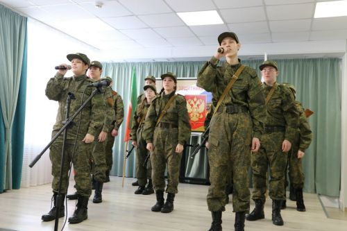 Встреча с героями: студенты Алексеевского колледжа поговорили о долге с ветеранами