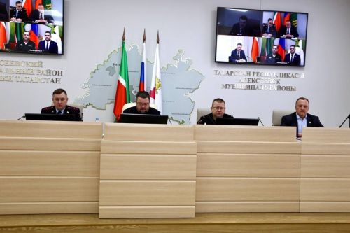 Алексеевск районы хакимиятендә юл хәрәкәте иминлеген тәэмин итү комиссиясе утырышы булды