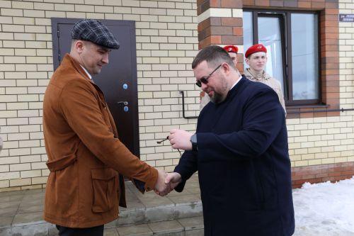 Россия Герое Рәсим Баксиковка Биләр авылында төзелгән яңа йортның ачкычлары тапшырылды