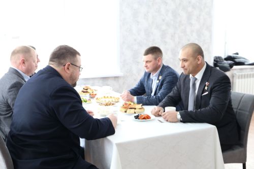 Россия Герое Рәсим Баксиковка Биләр авылында төзелгән яңа йортның ачкычлары тапшырылды