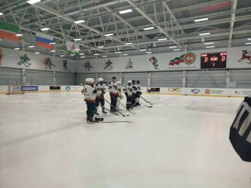 Когда папы и дети выходят на лед: встреча поколений в преддверии 8 Марта на «Алекс-Арене