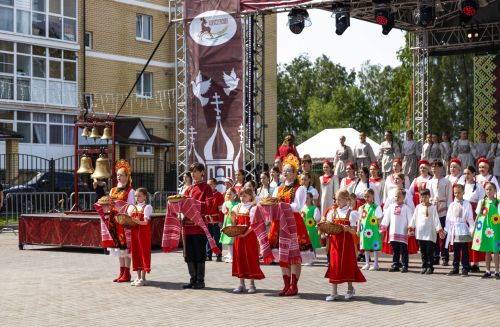Колокольные перезвоны, ремесла и тысячи гостей: как прошел фестиваль в Алексеевском
