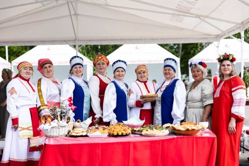 Колокольные перезвоны, ремесла и тысячи гостей: как прошел фестиваль в Алексеевском