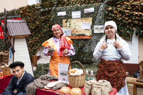 Колокольные перезвоны, ремесла и тысячи гостей: как прошел фестиваль в Алексеевском