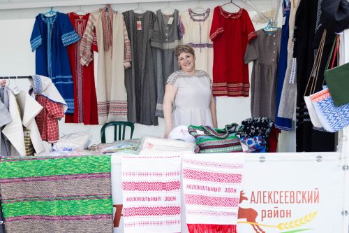 Колокольные перезвоны, ремесла и тысячи гостей: как прошел фестиваль в Алексеевском