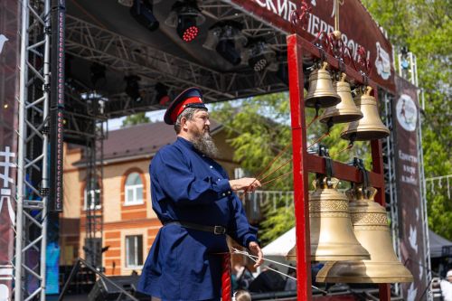 Колокольные перезвоны, ремесла и тысячи гостей: как прошел фестиваль в Алексеевском