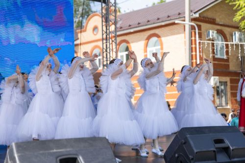 Колокольные перезвоны, ремесла и тысячи гостей: как прошел фестиваль в Алексеевском