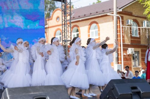 Колокольные перезвоны, ремесла и тысячи гостей: как прошел фестиваль в Алексеевском