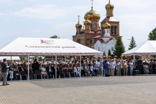 Колокольные перезвоны, ремесла и тысячи гостей: как прошел фестиваль в Алексеевском
