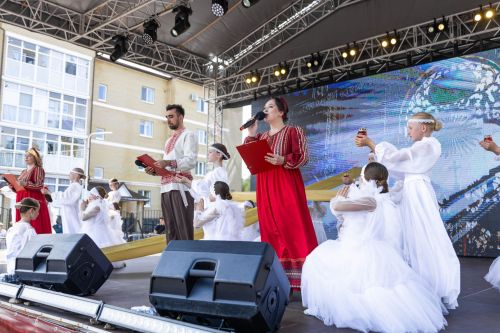 Колокольные перезвоны, ремесла и тысячи гостей: как прошел фестиваль в Алексеевском