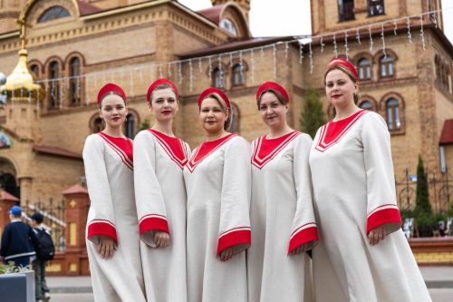 Колокольные перезвоны, ремесла и тысячи гостей: как прошел фестиваль в Алексеевском