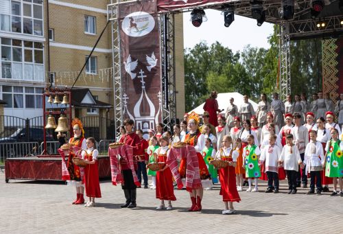 Колокольные перезвоны, ремесла и тысячи гостей: как прошел фестиваль в Алексеевском