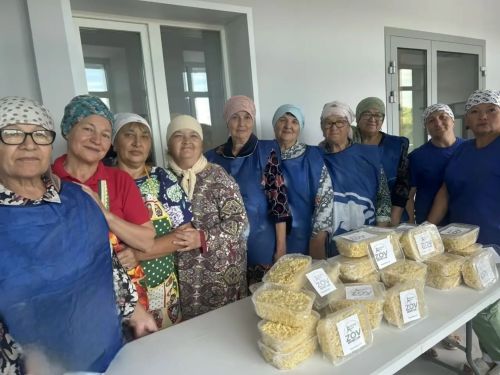 Жители села Сухие Курнали Алексеевского района готовят чак-чак для бойцов СВО