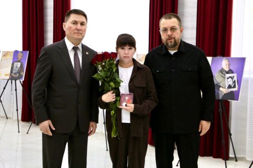 Семьям погибших участников СВО вручили государственные награды