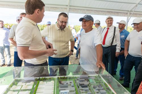Рустам Минниханов оценил ход уборочной кампании в Алексеевском районе