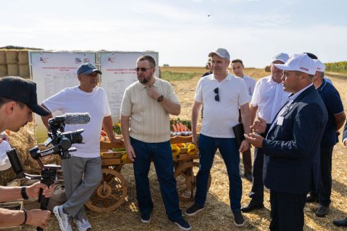 Рустам Минниханов оценил ход уборочной кампании в Алексеевском районе