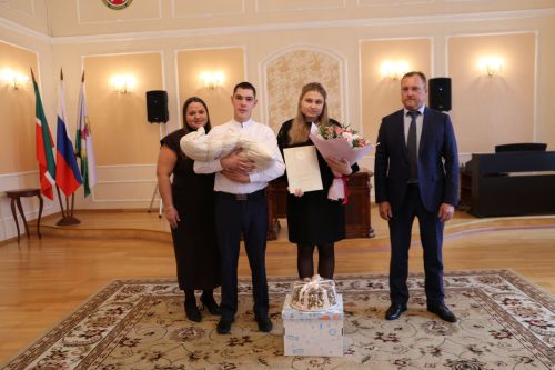 В Алексеевском районе прошла церемония имянаречения 100-го новорожденного