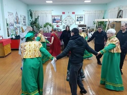 В селе Масловка закличками и жаворонками встретили весну