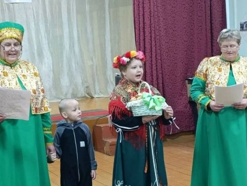 В селе Масловка закличками и жаворонками встретили весну