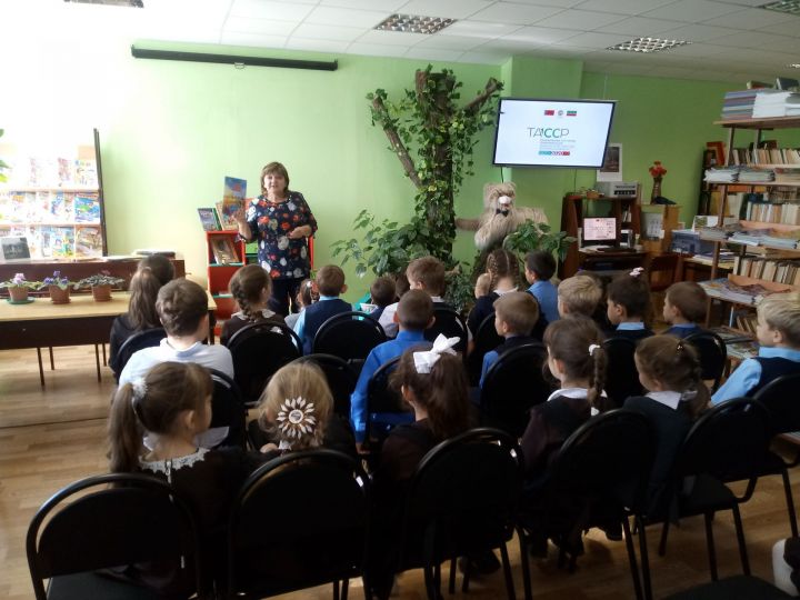 4 октября в Центральной детской библиотеке прошел урок культуры "Татарстан - мой край родной!" для второклассников Алексеевской школы №3