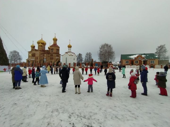 Большой Фоторепортаж: Новогоднее представление у центральной ёлки в Алексеевском