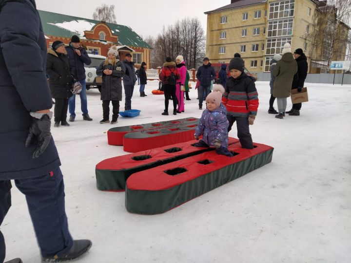 Большой Фоторепортаж: Новогоднее представление у центральной ёлки в Алексеевском