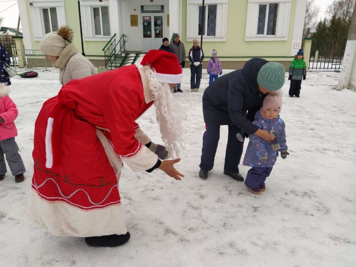 Большой Фоторепортаж: Новогоднее представление у центральной ёлки в Алексеевском