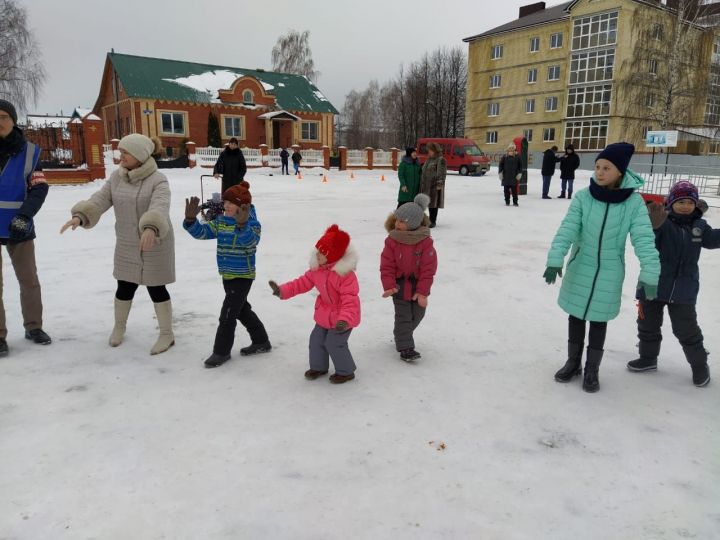 Большой Фоторепортаж: Новогоднее представление у центральной ёлки в Алексеевском