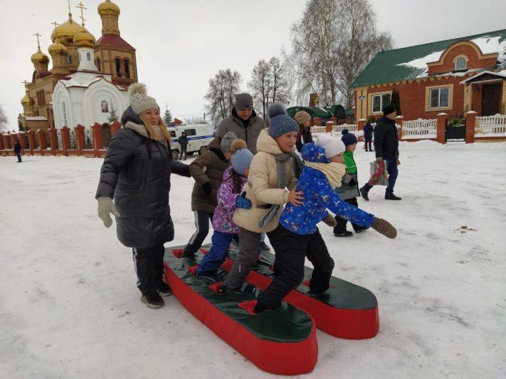 Большой Фоторепортаж: Новогоднее представление у центральной ёлки в Алексеевском