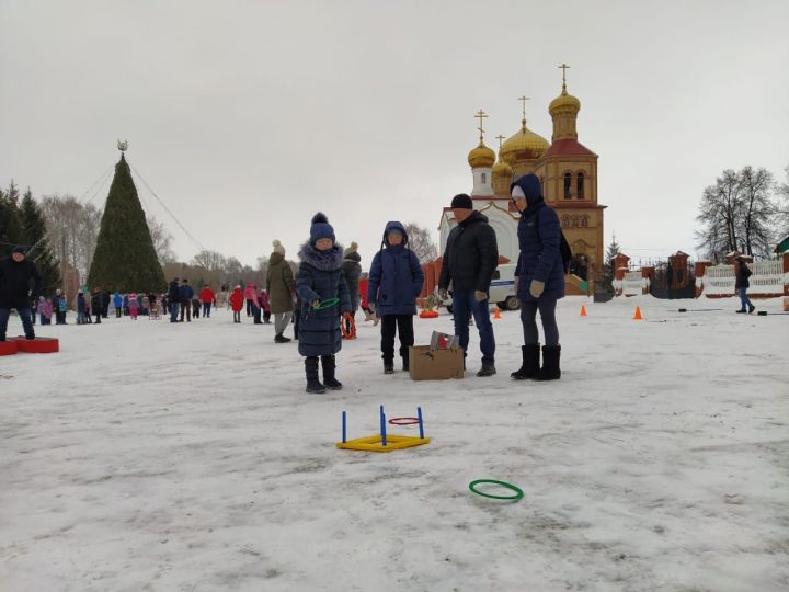 Большой Фоторепортаж: Новогоднее представление у центральной ёлки в Алексеевском