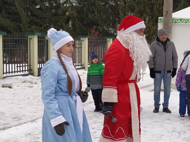 Большой Фоторепортаж: Новогоднее представление у центральной ёлки в Алексеевском