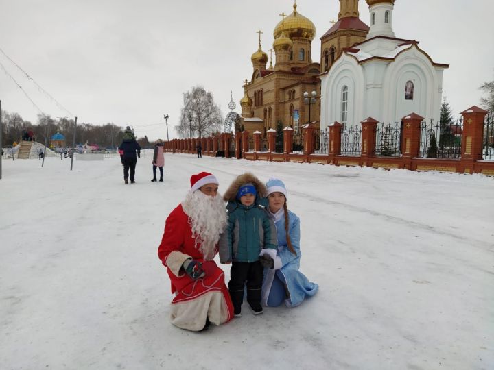 Большой Фоторепортаж: Новогоднее представление у центральной ёлки в Алексеевском