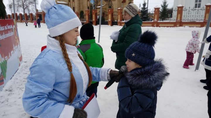 Большой Фоторепортаж: Новогоднее представление у центральной ёлки в Алексеевском