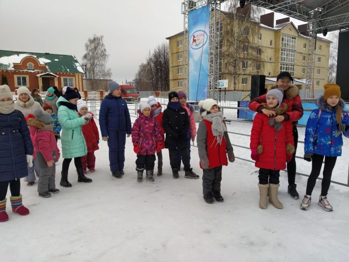 Большой Фоторепортаж: Новогоднее представление у центральной ёлки в Алексеевском