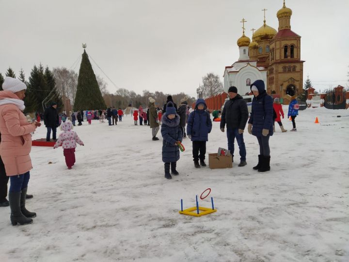 Большой Фоторепортаж: Новогоднее представление у центральной ёлки в Алексеевском