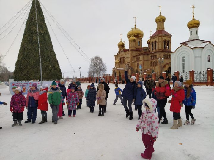 Большой Фоторепортаж: Новогоднее представление у центральной ёлки в Алексеевском