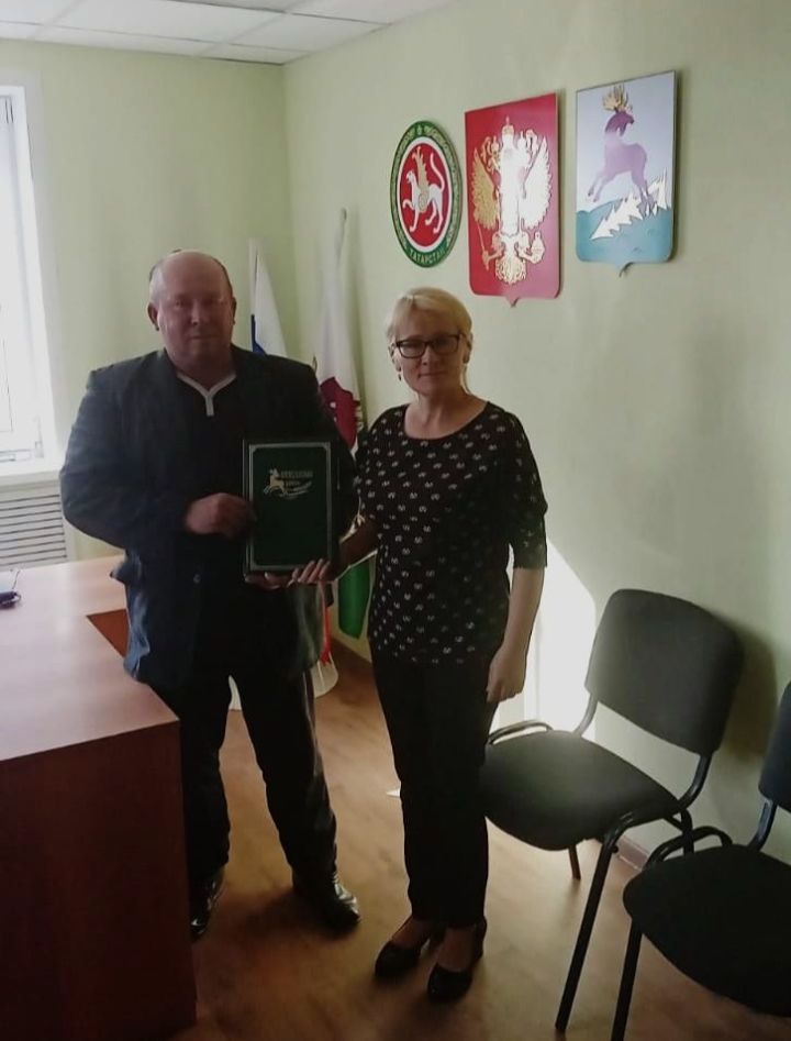 Юрия Варламова наградили за многолетний добросовестный труд