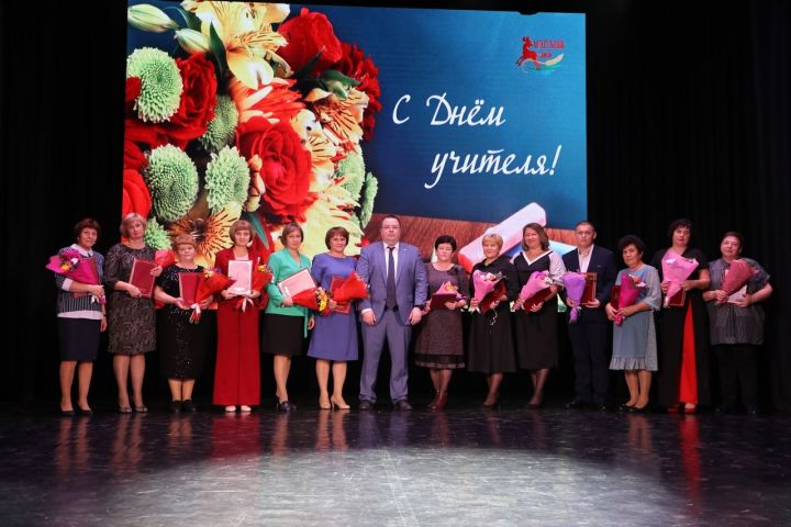 В Алексеевском состоялся торжественный концерт, посвященный Дню учителя